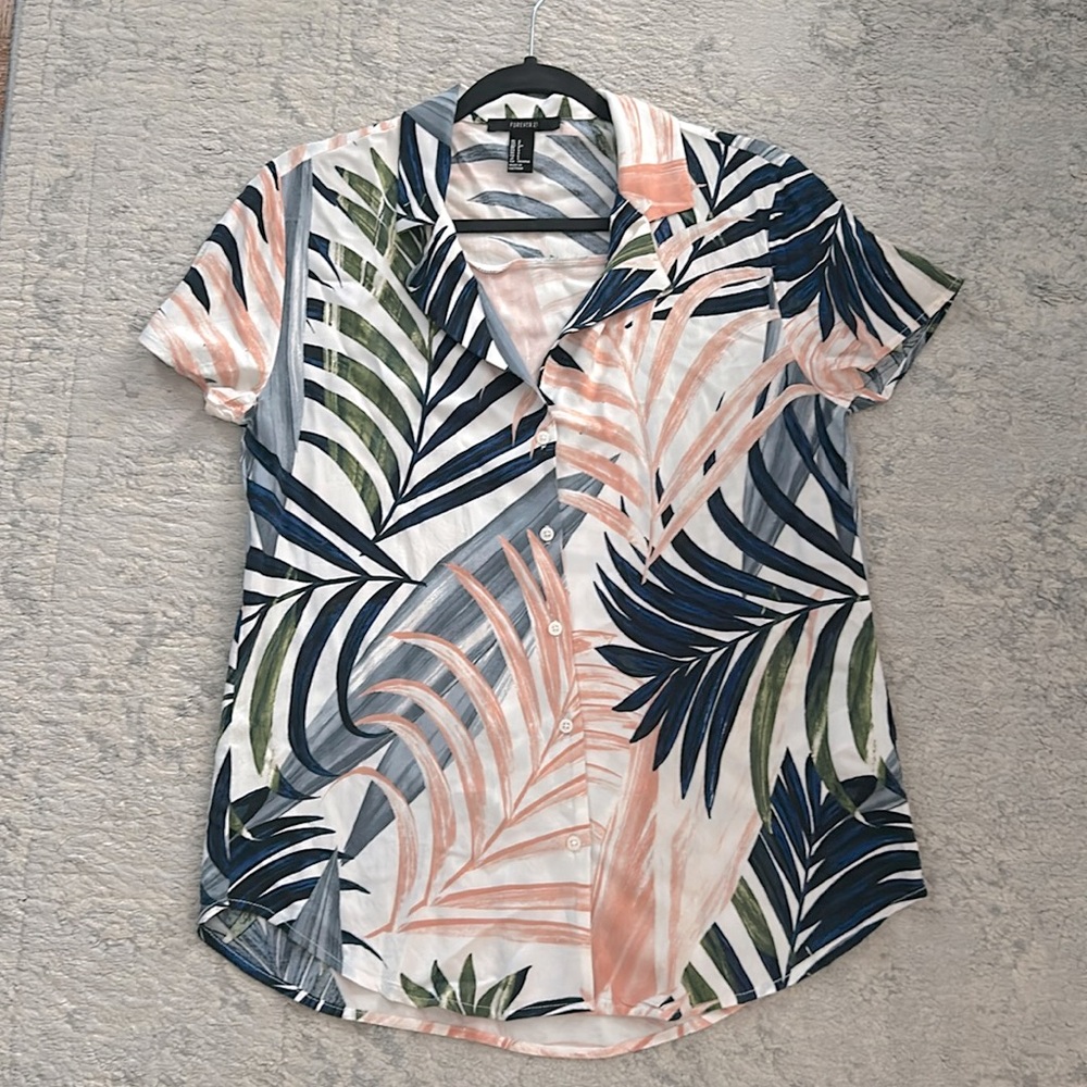 FOREVER21 TROPICAL BUTTON UP